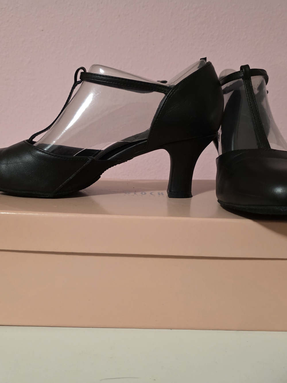 Block Split-Flex Character Heels Size 9